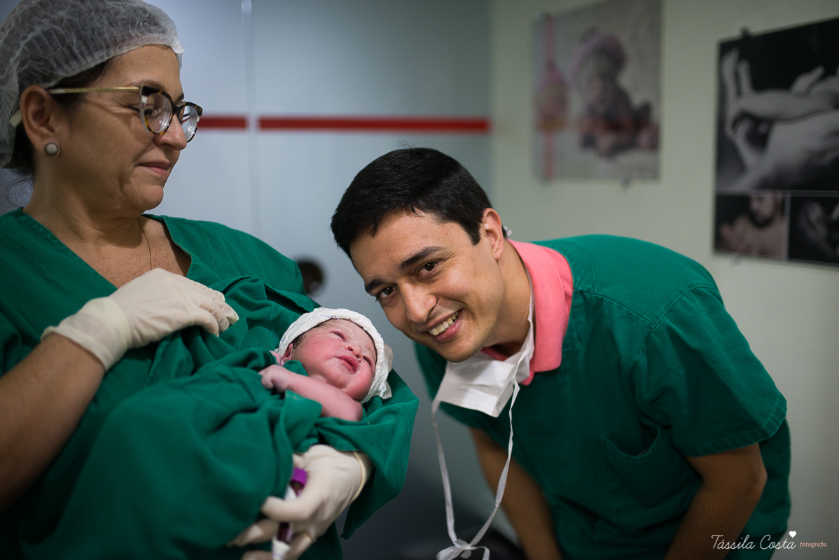 fotos de maternidade, maternidade santa úrsula em vitória ES, fotografia de parto, tássila costa, mãe de menina, fotos de família