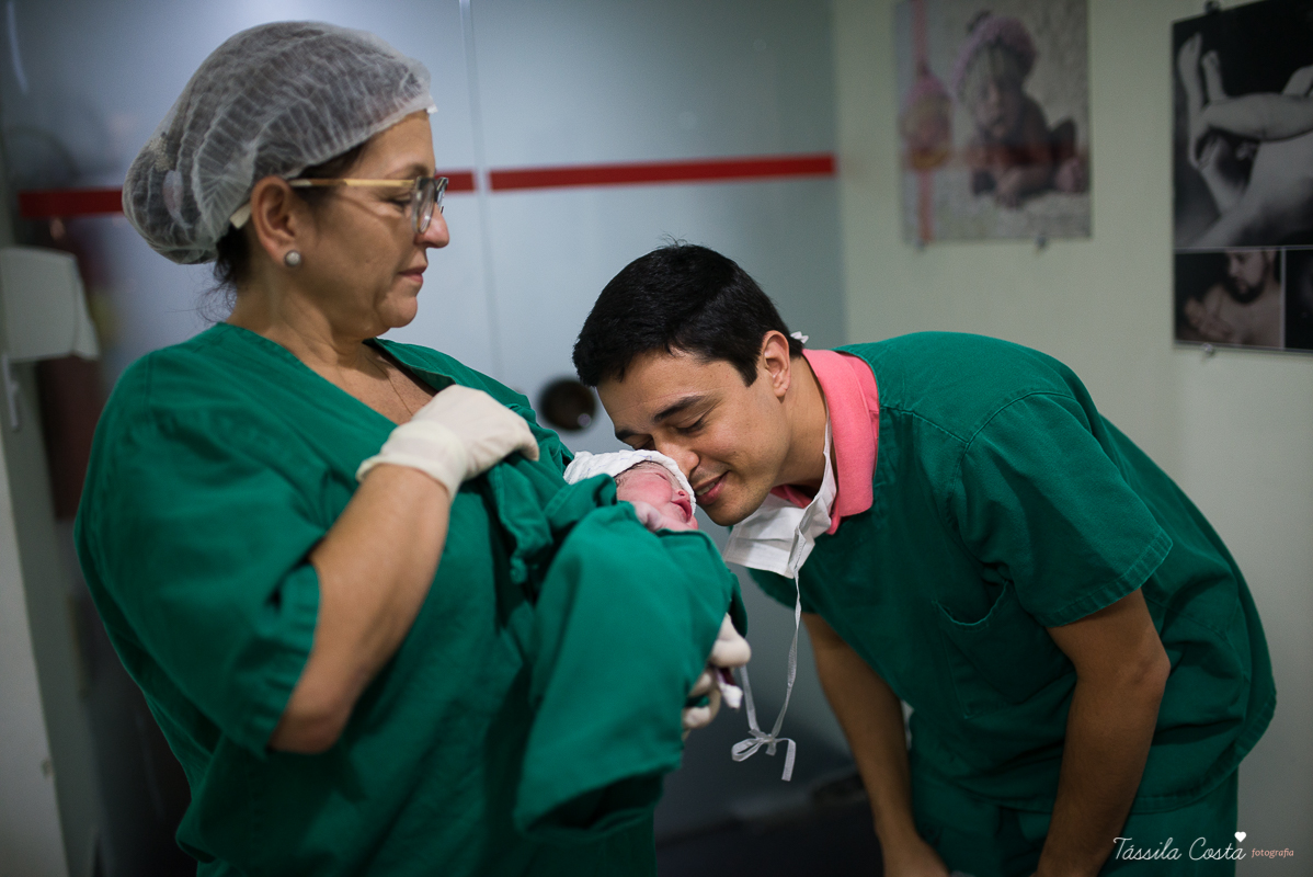 fotos de maternidade, maternidade santa úrsula em vitória ES, fotografia de parto, tássila costa, mãe de menina, fotos de família