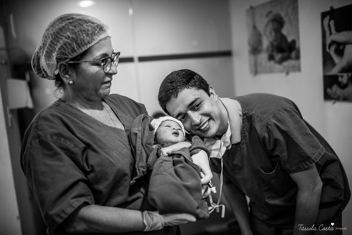 fotos de maternidade, maternidade santa úrsula em vitória ES, fotografia de parto, tássila costa, mãe de menina, fotos de família