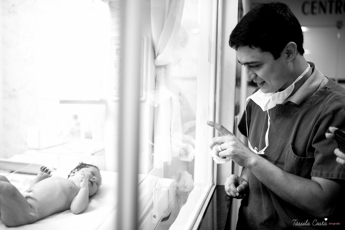 fotos de maternidade, maternidade santa úrsula em vitória ES, fotografia de parto, tássila costa, mãe de menina, fotos de família