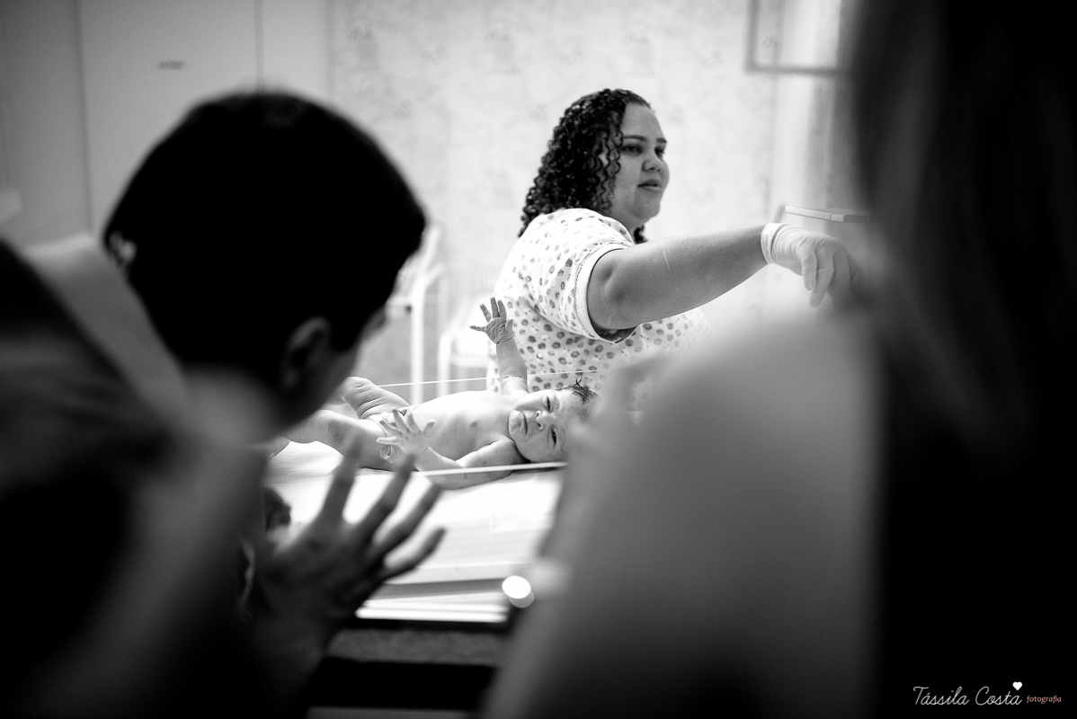 fotos de maternidade, maternidade santa úrsula em vitória ES, fotografia de parto, tássila costa, mãe de menina, fotos de família