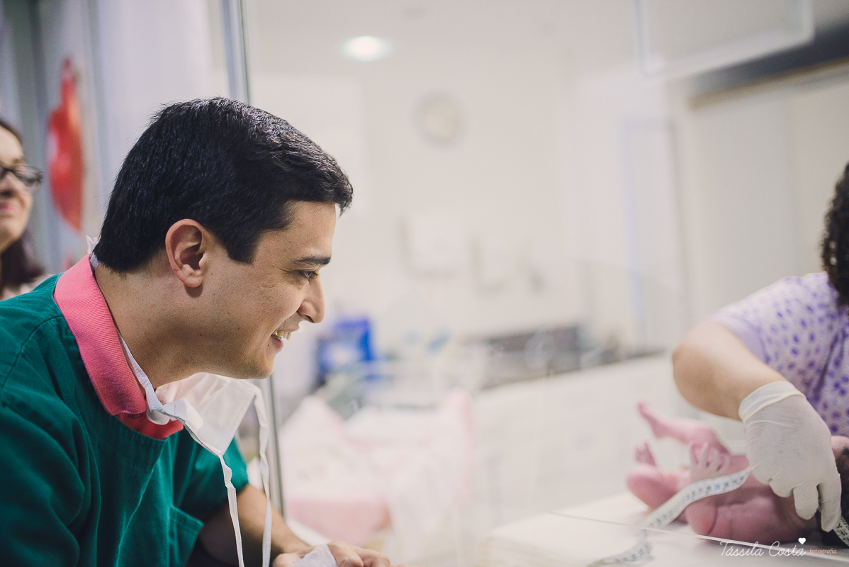 fotos de maternidade, maternidade santa úrsula em vitória ES, fotografia de parto, tássila costa, mãe de menina, fotos de família