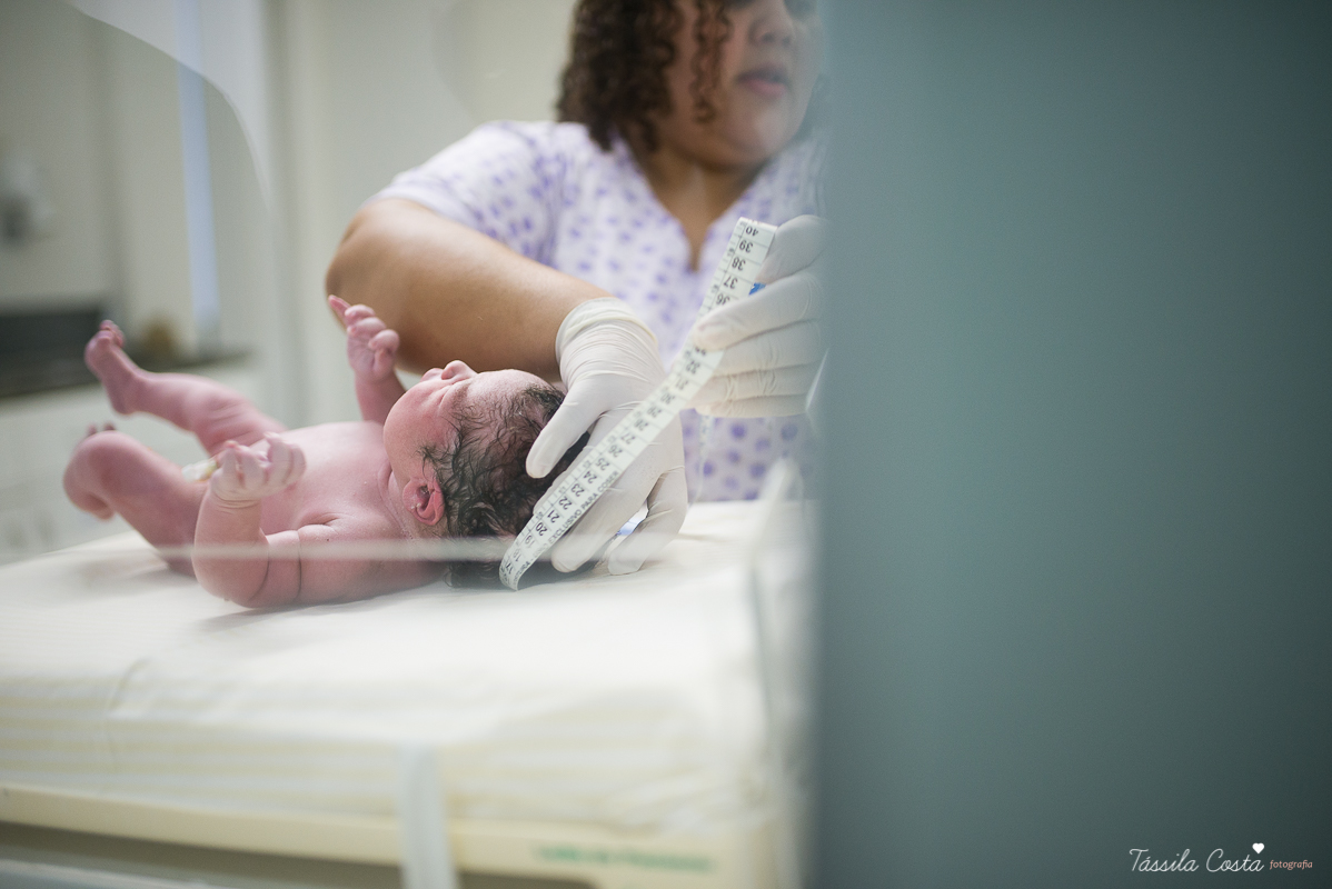fotos de maternidade, maternidade santa úrsula em vitória ES, fotografia de parto, tássila costa, mãe de menina, fotos de família