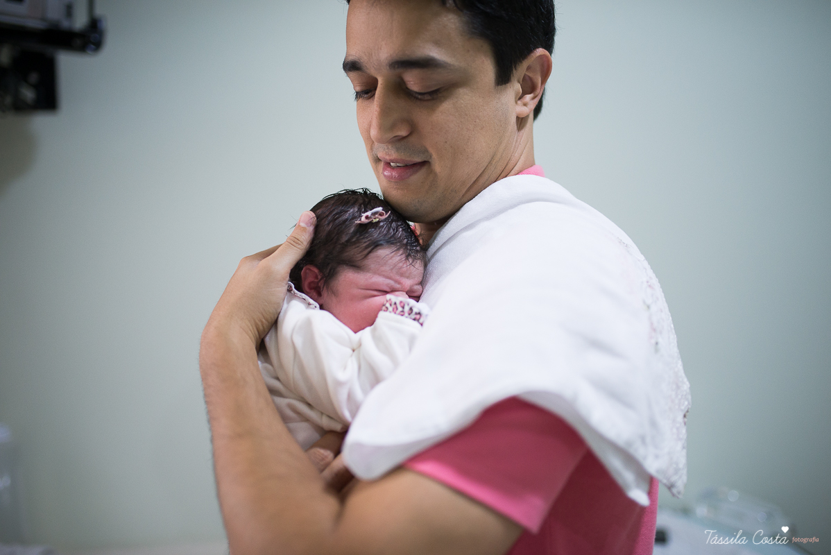 fotos de maternidade, maternidade santa úrsula em vitória ES, fotografia de parto, tássila costa, mãe de menina, fotos de família