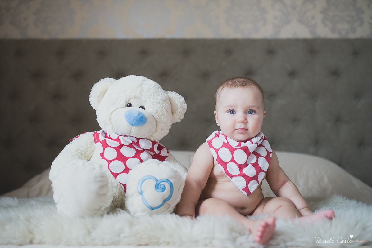 fotos de família em casa, em vitória es, fotografia de bebê em casa em vix, fotos para recordação, álbum de fotografia, bebê linda, poses de bebê recém nascido, bebê linda, fotos na cama