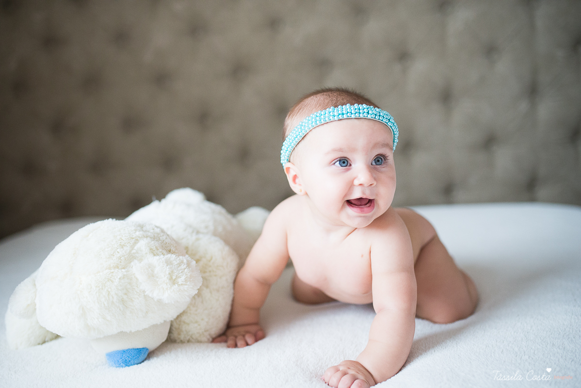 fotos de família em casa, em vitória es, fotografia de bebê em casa em vix, fotos para recordação, álbum de fotografia, bebê linda, poses de bebê recém nascido, bebê linda, fotos na cama