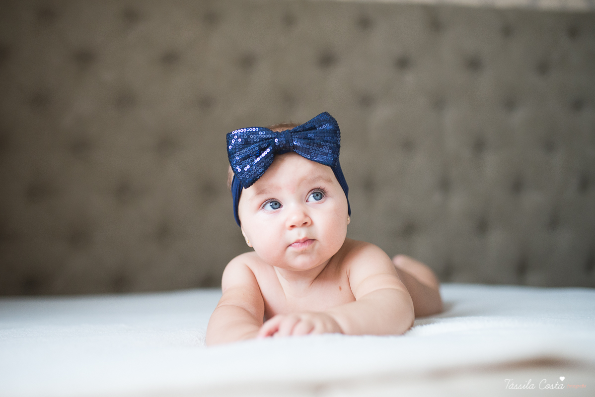 fotos de família em casa, em vitória es, fotografia de bebê em casa em vix, fotos para recordação, álbum de fotografia, bebê linda, poses de bebê recém nascido, bebê linda, fotos na cama