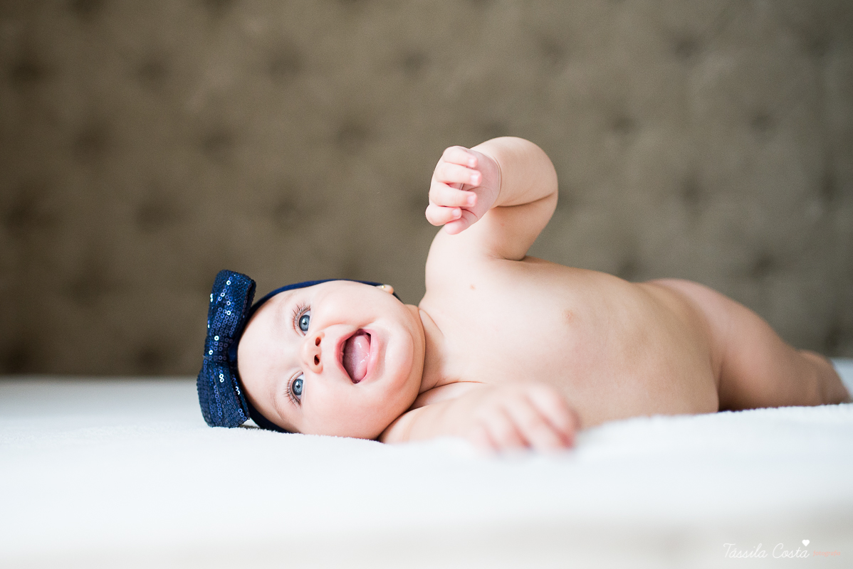 fotos de família em casa, em vitória es, fotografia de bebê em casa em vix, fotos para recordação, álbum de fotografia, bebê linda, poses de bebê recém nascido, bebê linda, fotos na cama