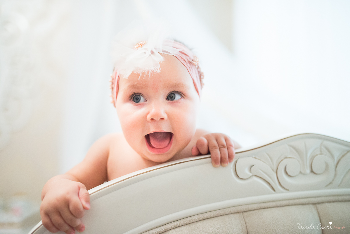 fotos de família em casa, em vitória es, fotografia de bebê em casa em vix, fotos para recordação, álbum de fotografia, bebê linda, poses de bebê recém nascido, bebê linda, fotos na cama