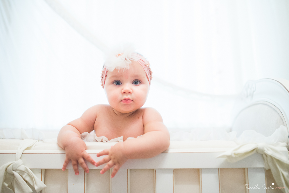 fotos de família em casa, em vitória es, fotografia de bebê em casa em vix, fotos para recordação, álbum de fotografia, bebê linda, poses de bebê recém nascido, bebê linda, fotos na cama