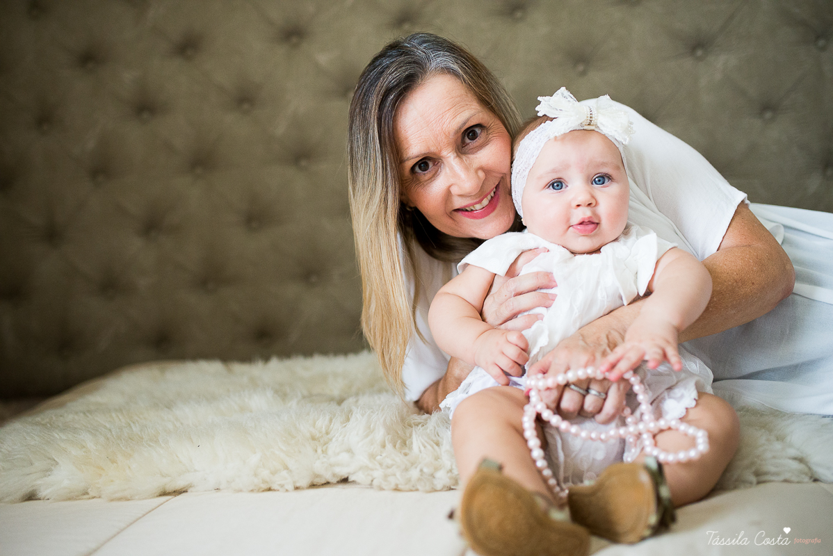 fotos de família em casa, em vitória es, fotografia de bebê em casa em vix, fotos para recordação, álbum de fotografia, bebê linda, poses de bebê recém nascido, bebê linda, fotos na cama