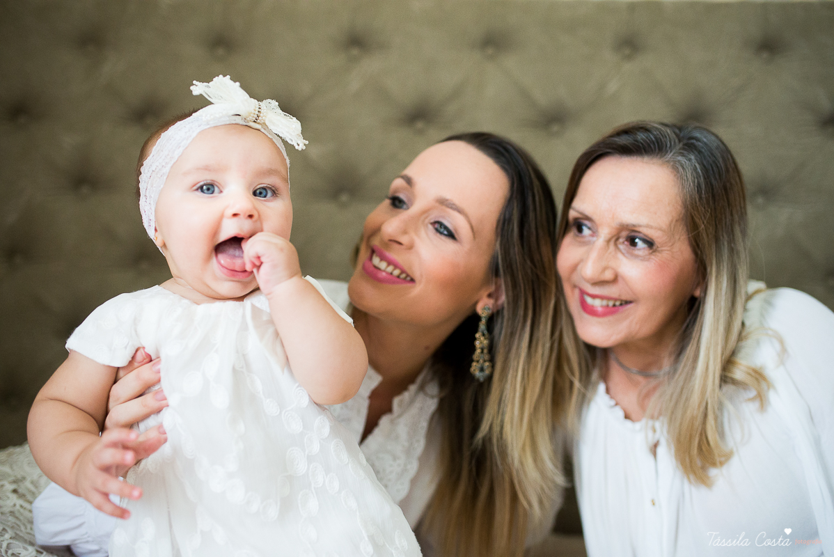 fotos de família em casa, em vitória es, fotografia de bebê em casa em vix, fotos para recordação, álbum de fotografia, bebê linda, poses de bebê recém nascido, bebê linda, fotos na cama