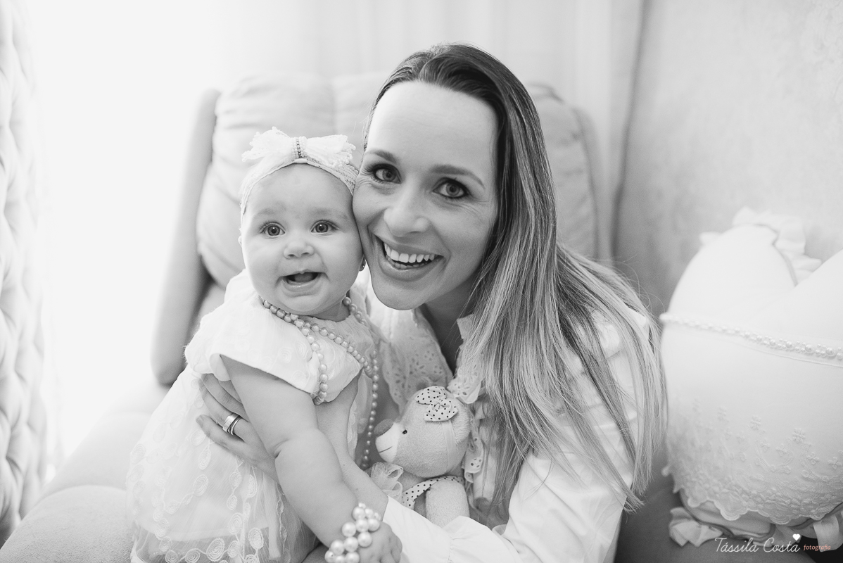 fotos de família em casa, em vitória es, fotografia de bebê em casa em vix, fotos para recordação, álbum de fotografia, bebê linda, poses de bebê recém nascido, bebê linda, fotos na cama