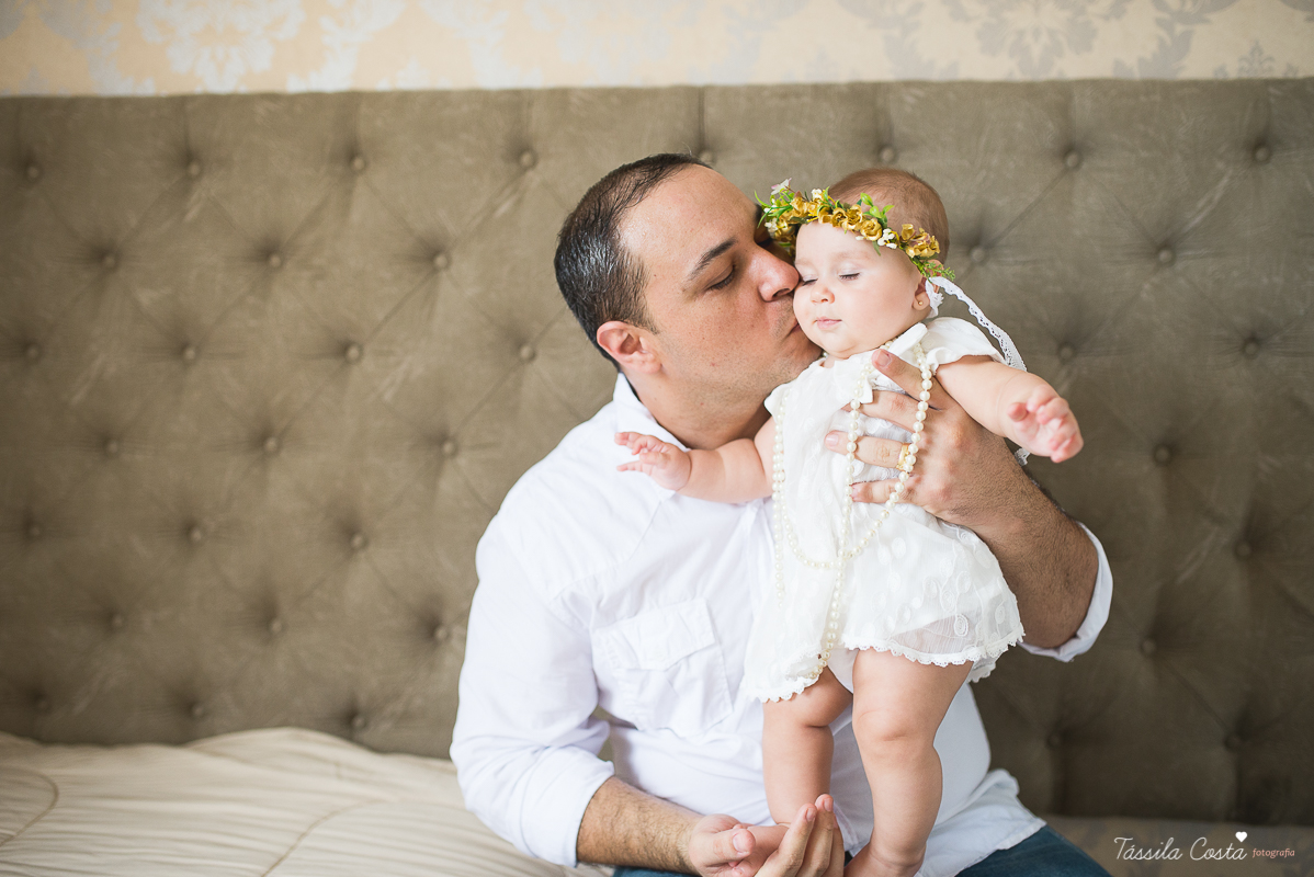 fotos de família em casa, em vitória es, fotografia de bebê em casa em vix, fotos para recordação, álbum de fotografia, bebê linda, poses de bebê recém nascido, bebê linda, fotos na cama