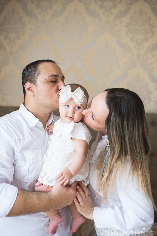 fotos de família em casa, em vitória es, fotografia de bebê em casa em vix, fotos para recordação, álbum de fotografia, bebê linda, poses de bebê recém nascido, bebê linda, fotos na cama