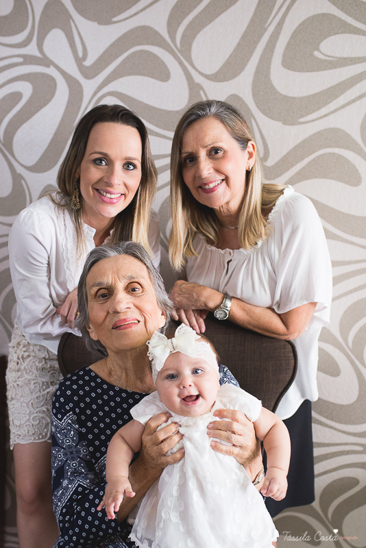 fotos de família em casa, em vitória es, fotografia de bebê em casa em vix, fotos para recordação, álbum de fotografia, bebê linda, poses de bebê recém nascido, bebê linda, fotos na cama