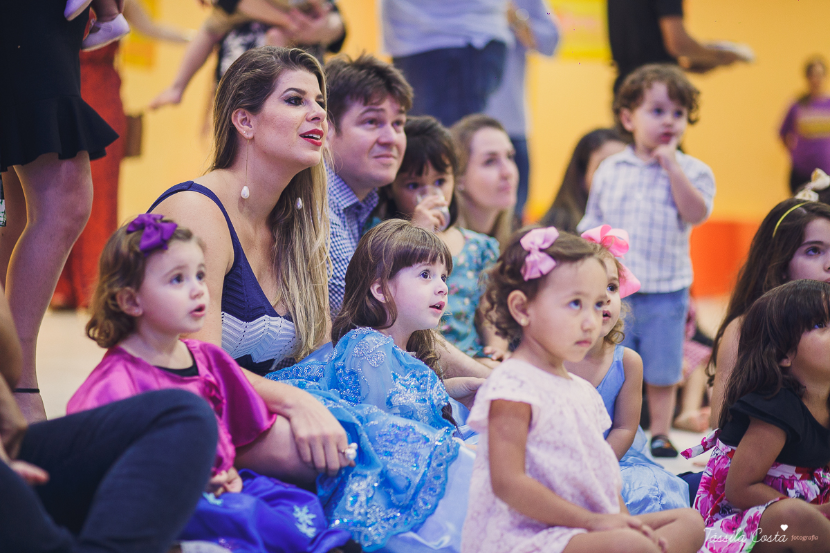 aniversário dos sonhos em vila velha es, buffet e cerimonial infantil em vila velha Catavento, rodovia do sol, praia de itaparica, tema frozen, luisa 3 anos, decoracao de aniversario de menina