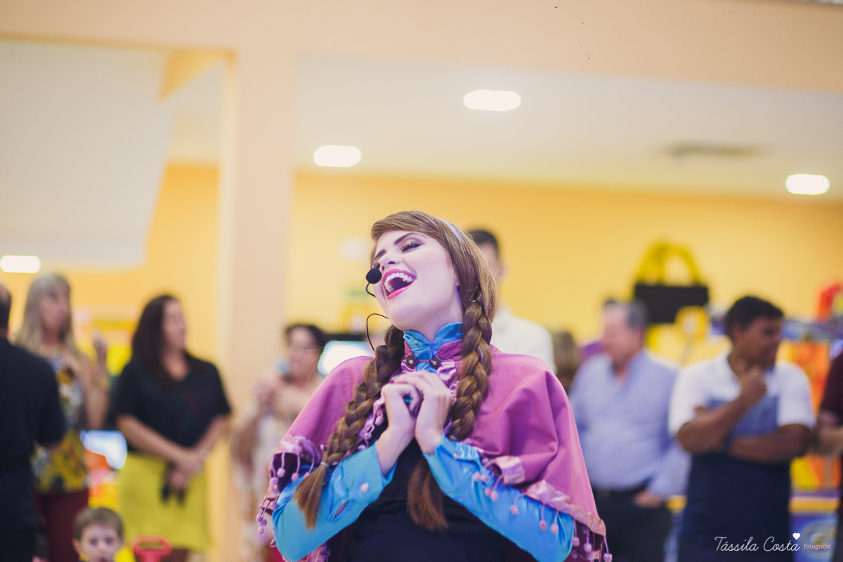 aniversário dos sonhos em vila velha es, buffet e cerimonial infantil em vila velha Catavento, rodovia do sol, praia de itaparica, tema frozen, luisa 3 anos, decoracao de aniversario de menina