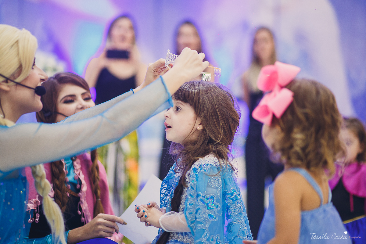 aniversário dos sonhos em vila velha es, buffet e cerimonial infantil em vila velha Catavento, rodovia do sol, praia de itaparica, tema frozen, luisa 3 anos, decoracao de aniversario de menina