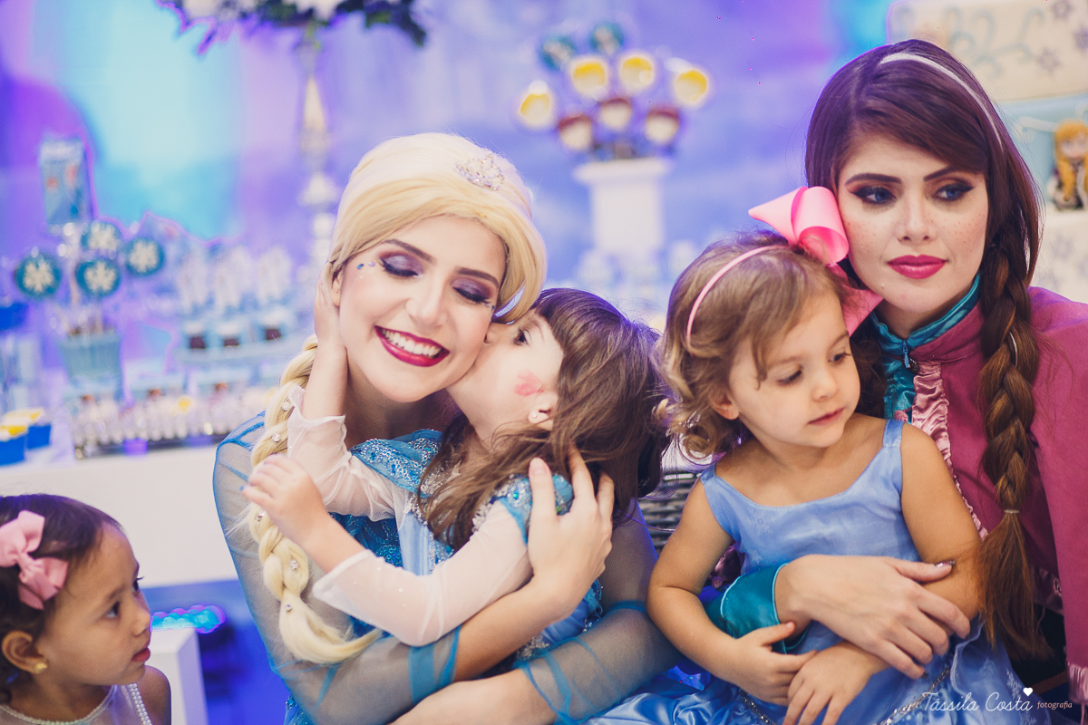 aniversário dos sonhos em vila velha es, buffet e cerimonial infantil em vila velha Catavento, rodovia do sol, praia de itaparica, tema frozen, luisa 3 anos, decoracao de aniversario de menina
