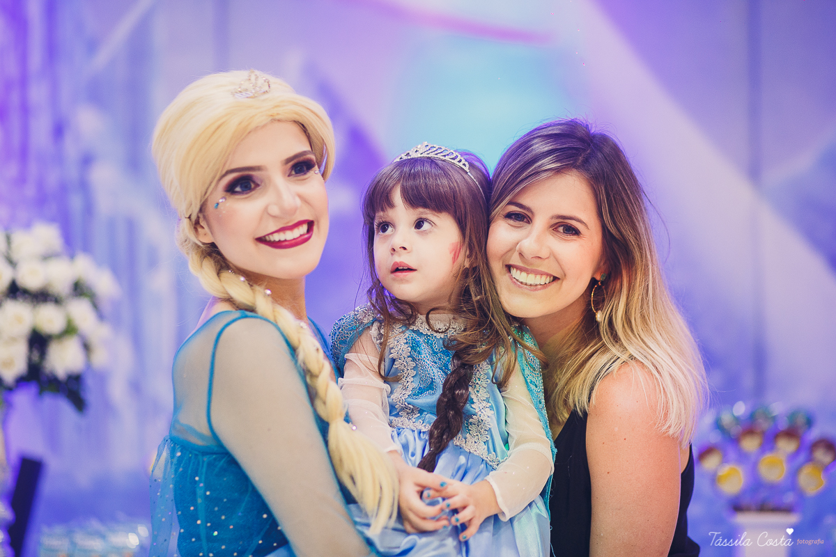 aniversário dos sonhos em vila velha es, buffet e cerimonial infantil em vila velha Catavento, rodovia do sol, praia de itaparica, tema frozen, luisa 3 anos, decoracao de aniversario de menina