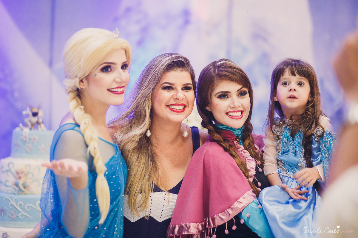 aniversário dos sonhos em vila velha es, buffet e cerimonial infantil em vila velha Catavento, rodovia do sol, praia de itaparica, tema frozen, luisa 3 anos, decoracao de aniversario de menina