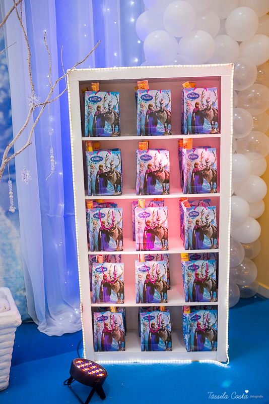 aniversário dos sonhos em vila velha es, buffet e cerimonial infantil em vila velha Catavento, rodovia do sol, praia de itaparica, tema frozen, luisa 3 anos, decoracao de aniversario de menina