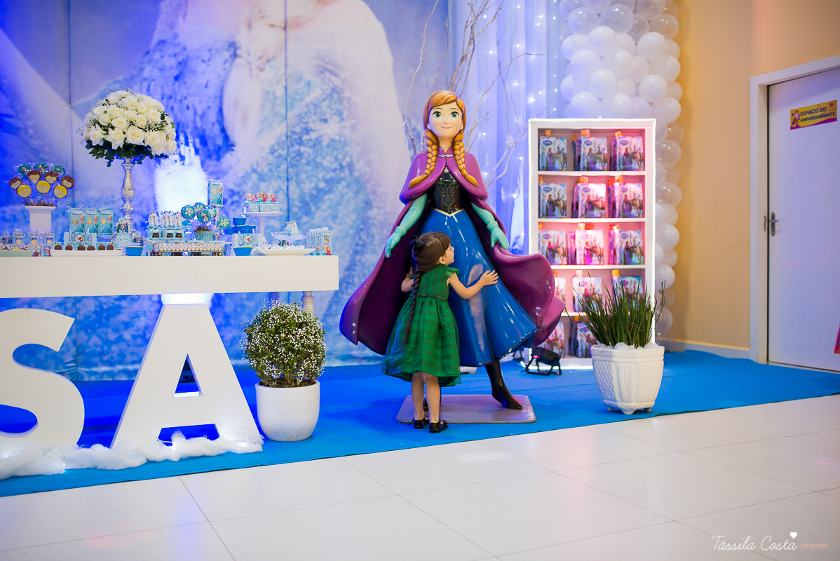 aniversário dos sonhos em vila velha es, buffet e cerimonial infantil em vila velha Catavento, rodovia do sol, praia de itaparica, tema frozen, luisa 3 anos, decoracao de aniversario de menina