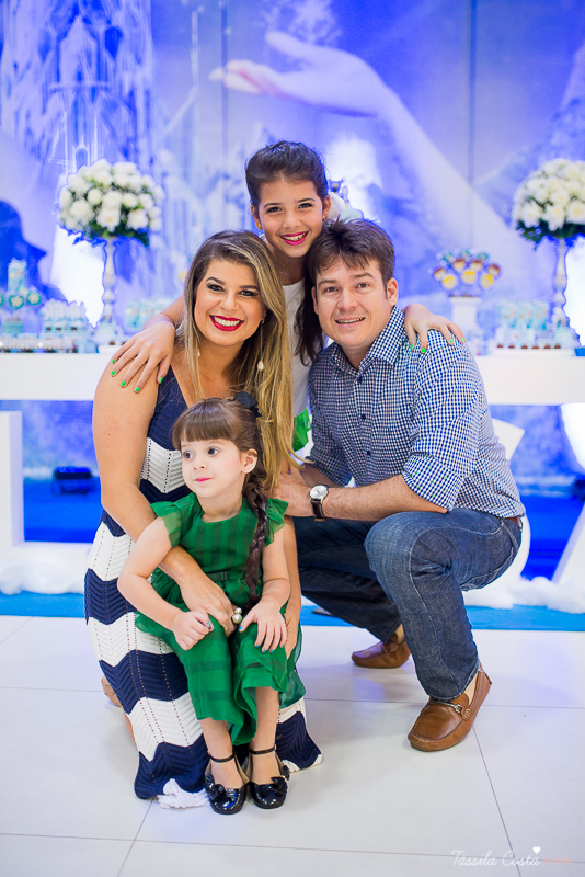 aniversário dos sonhos em vila velha es, buffet e cerimonial infantil em vila velha Catavento, rodovia do sol, praia de itaparica, tema frozen, luisa 3 anos, decoracao de aniversario de menina