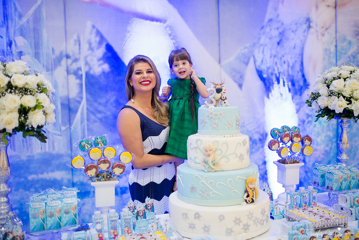 aniversário dos sonhos em vila velha es, buffet e cerimonial infantil em vila velha Catavento, rodovia do sol, praia de itaparica, tema frozen, luisa 3 anos, decoracao de aniversario de menina