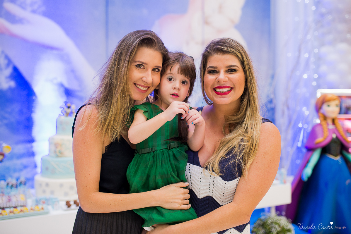 aniversário dos sonhos em vila velha es, buffet e cerimonial infantil em vila velha Catavento, rodovia do sol, praia de itaparica, tema frozen, luisa 3 anos, decoracao de aniversario de menina