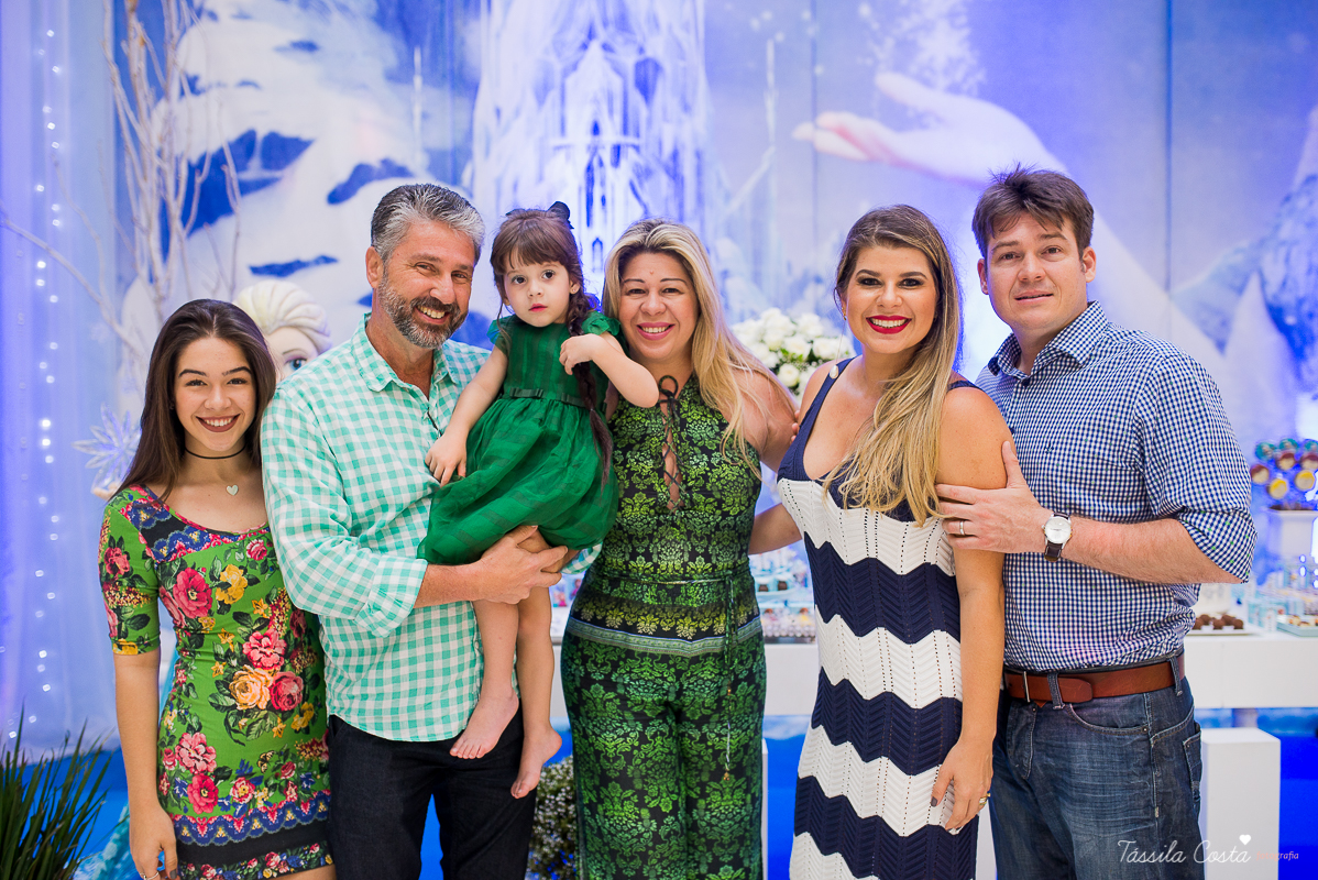 aniversário dos sonhos em vila velha es, buffet e cerimonial infantil em vila velha Catavento, rodovia do sol, praia de itaparica, tema frozen, luisa 3 anos, decoracao de aniversario de menina