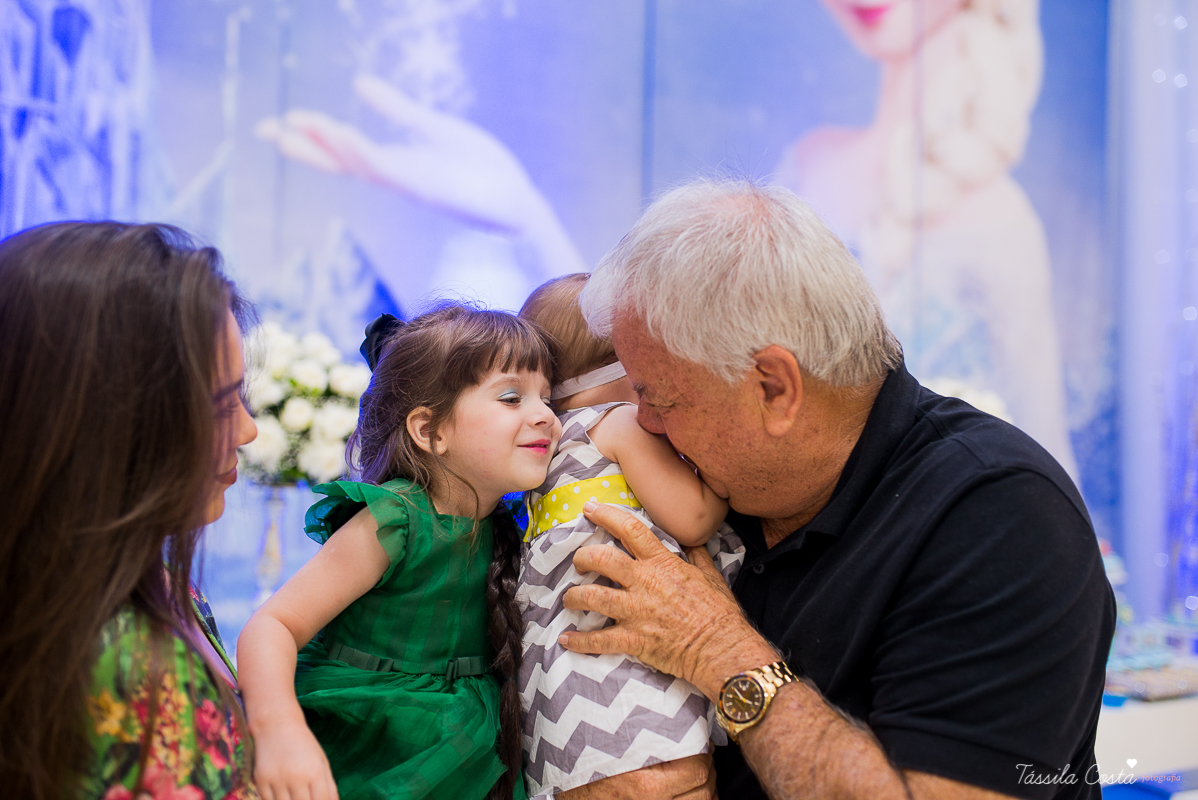 aniversário dos sonhos em vila velha es, buffet e cerimonial infantil em vila velha Catavento, rodovia do sol, praia de itaparica, tema frozen, luisa 3 anos, decoracao de aniversario de menina