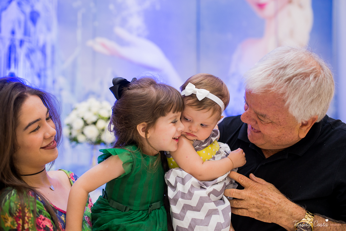 aniversário dos sonhos em vila velha es, buffet e cerimonial infantil em vila velha Catavento, rodovia do sol, praia de itaparica, tema frozen, luisa 3 anos, decoracao de aniversario de menina