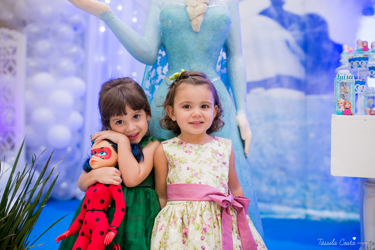 aniversário dos sonhos em vila velha es, buffet e cerimonial infantil em vila velha Catavento, rodovia do sol, praia de itaparica, tema frozen, luisa 3 anos, decoracao de aniversario de menina