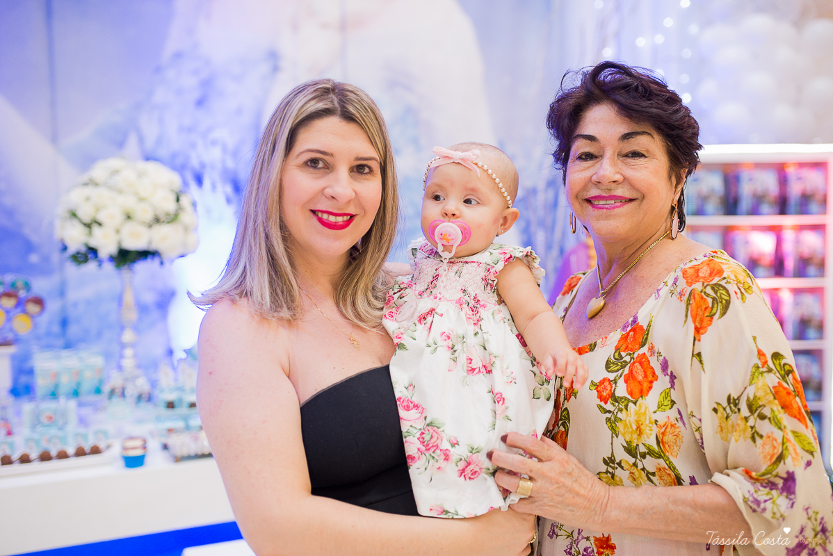 aniversário dos sonhos em vila velha es, buffet e cerimonial infantil em vila velha Catavento, rodovia do sol, praia de itaparica, tema frozen, luisa 3 anos, decoracao de aniversario de menina