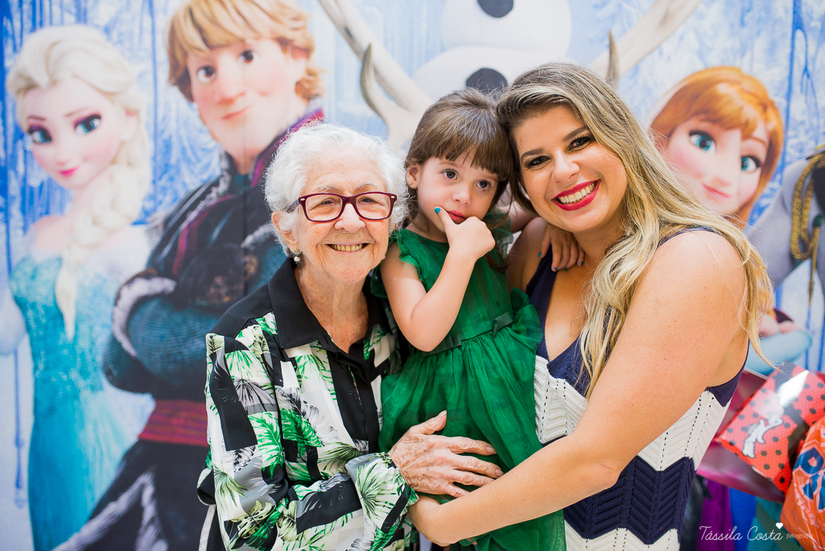 aniversário dos sonhos em vila velha es, buffet e cerimonial infantil em vila velha Catavento, rodovia do sol, praia de itaparica, tema frozen, luisa 3 anos, decoracao de aniversario de menina