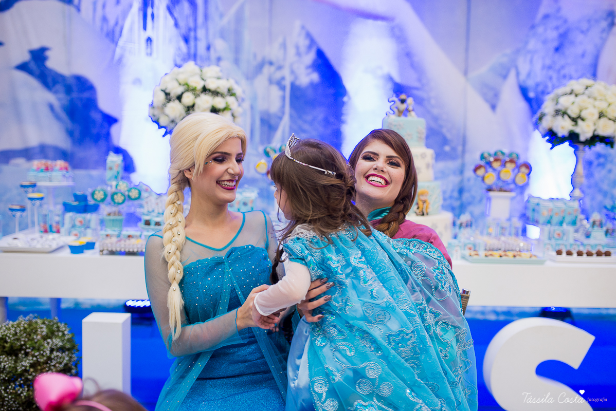 aniversário dos sonhos em vila velha es, buffet e cerimonial infantil em vila velha Catavento, rodovia do sol, praia de itaparica, tema frozen, luisa 3 anos, decoracao de aniversario de menina