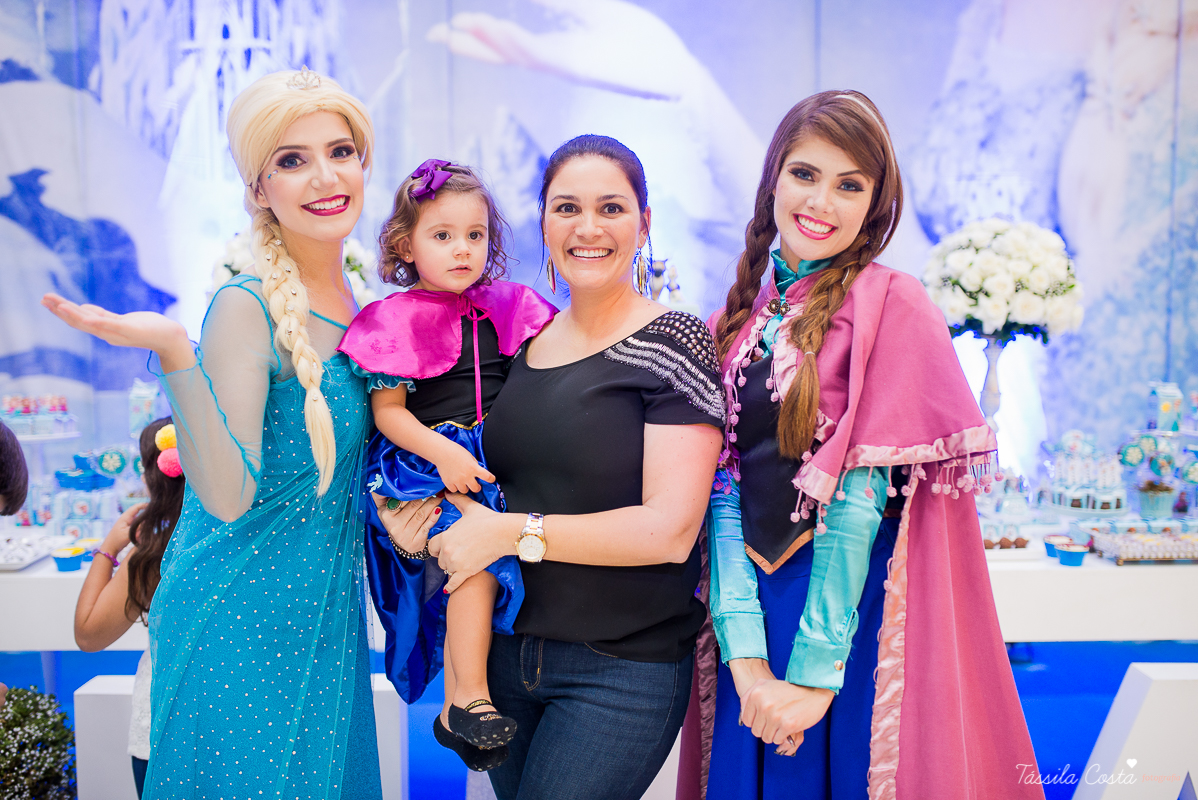 aniversário dos sonhos em vila velha es, buffet e cerimonial infantil em vila velha Catavento, rodovia do sol, praia de itaparica, tema frozen, luisa 3 anos, decoracao de aniversario de menina