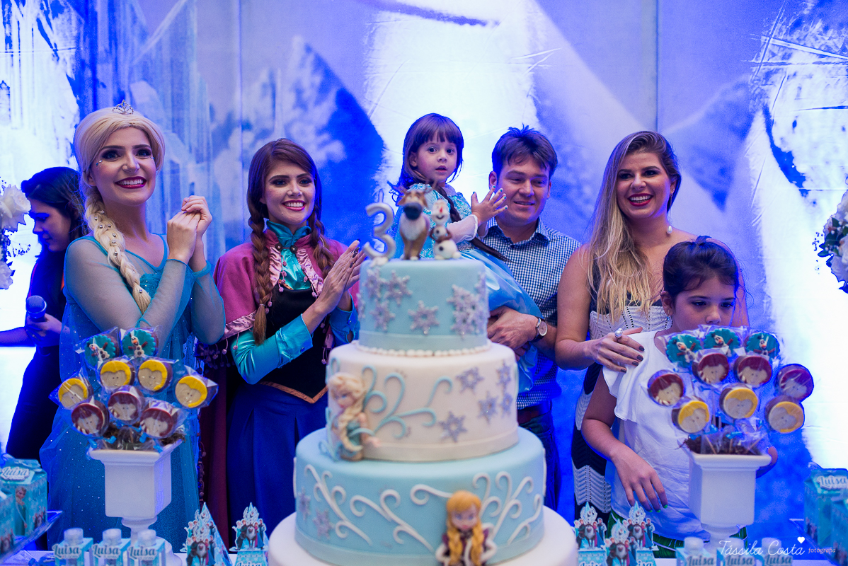 aniversário dos sonhos em vila velha es, buffet e cerimonial infantil em vila velha Catavento, rodovia do sol, praia de itaparica, tema frozen, luisa 3 anos, decoracao de aniversario de menina