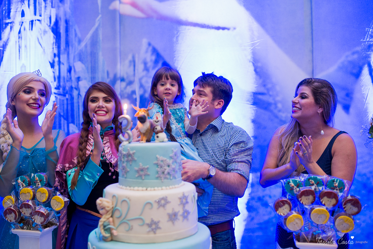 aniversário dos sonhos em vila velha es, buffet e cerimonial infantil em vila velha Catavento, rodovia do sol, praia de itaparica, tema frozen, luisa 3 anos, decoracao de aniversario de menina