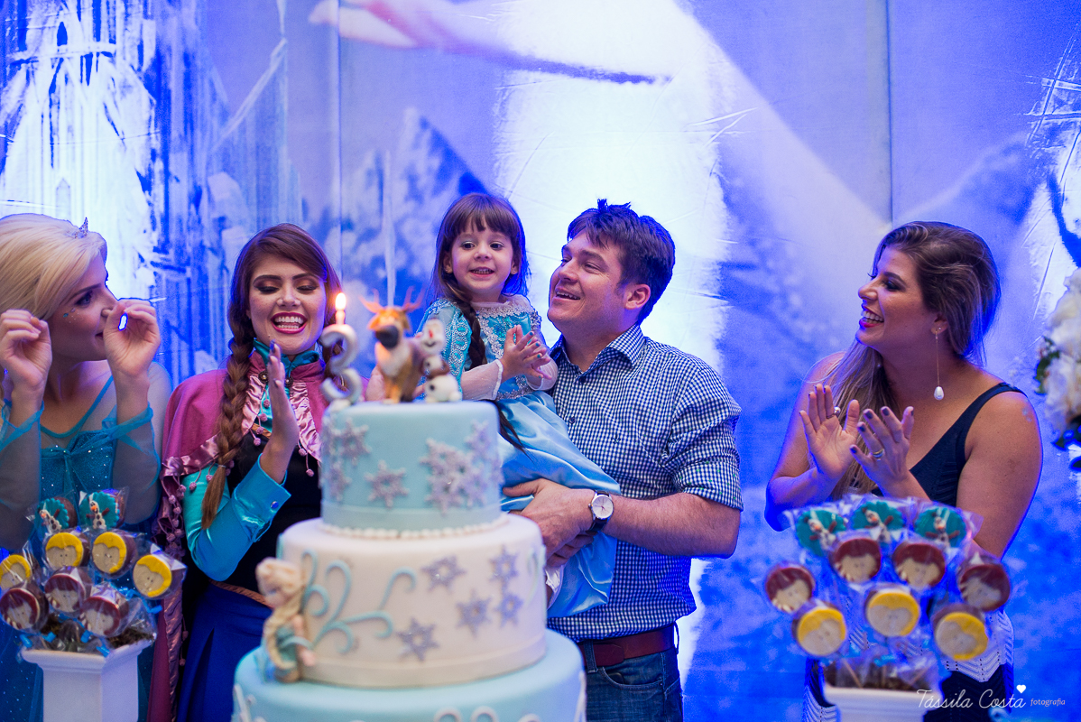aniversário dos sonhos em vila velha es, buffet e cerimonial infantil em vila velha Catavento, rodovia do sol, praia de itaparica, tema frozen, luisa 3 anos, decoracao de aniversario de menina