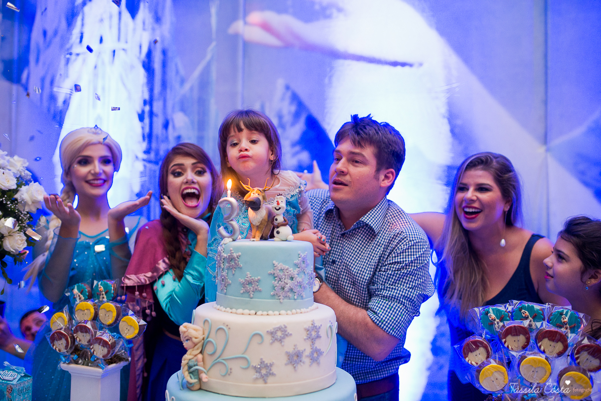 aniversário dos sonhos em vila velha es, buffet e cerimonial infantil em vila velha Catavento, rodovia do sol, praia de itaparica, tema frozen, luisa 3 anos, decoracao de aniversario de menina