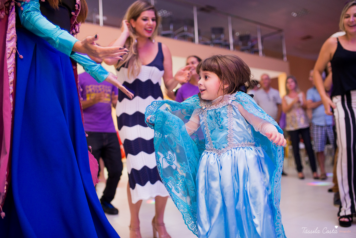 aniversário dos sonhos em vila velha es, buffet e cerimonial infantil em vila velha Catavento, rodovia do sol, praia de itaparica, tema frozen, luisa 3 anos, decoracao de aniversario de menina