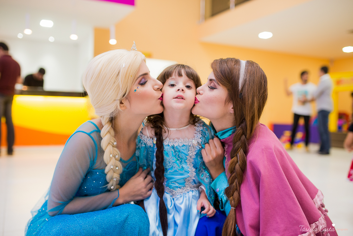 aniversário dos sonhos em vila velha es, buffet e cerimonial infantil em vila velha Catavento, rodovia do sol, praia de itaparica, tema frozen, luisa 3 anos, decoracao de aniversario de menina