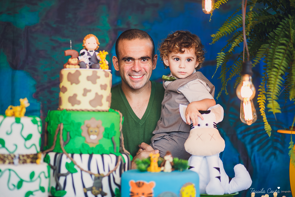 festa de menino, no tema safari, decoração infantil com luzes, miguel 2 anos, filho da cerimonialista daieny fasolo, 2 anos, festa safari, tássila costa