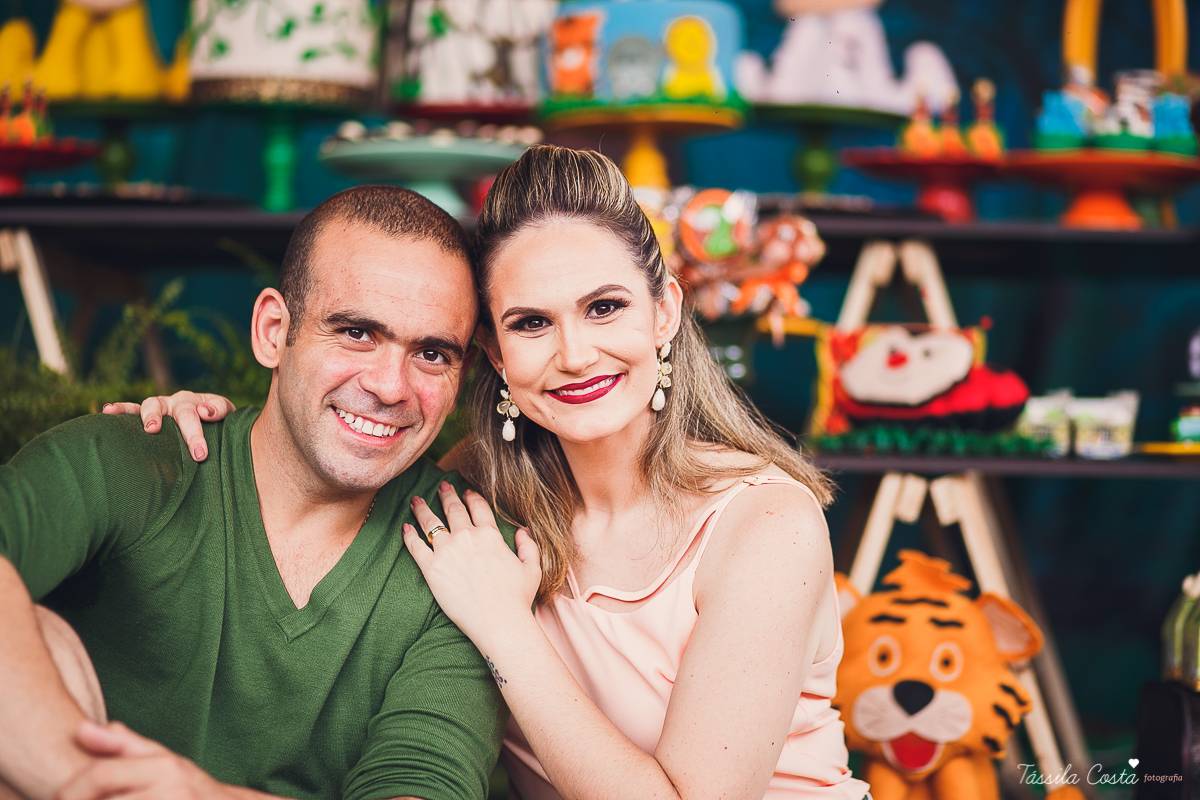 festa de menino, no tema safari, decoração infantil com luzes, miguel 2 anos, filho da cerimonialista daieny fasolo, 2 anos, festa safari, tássila costa