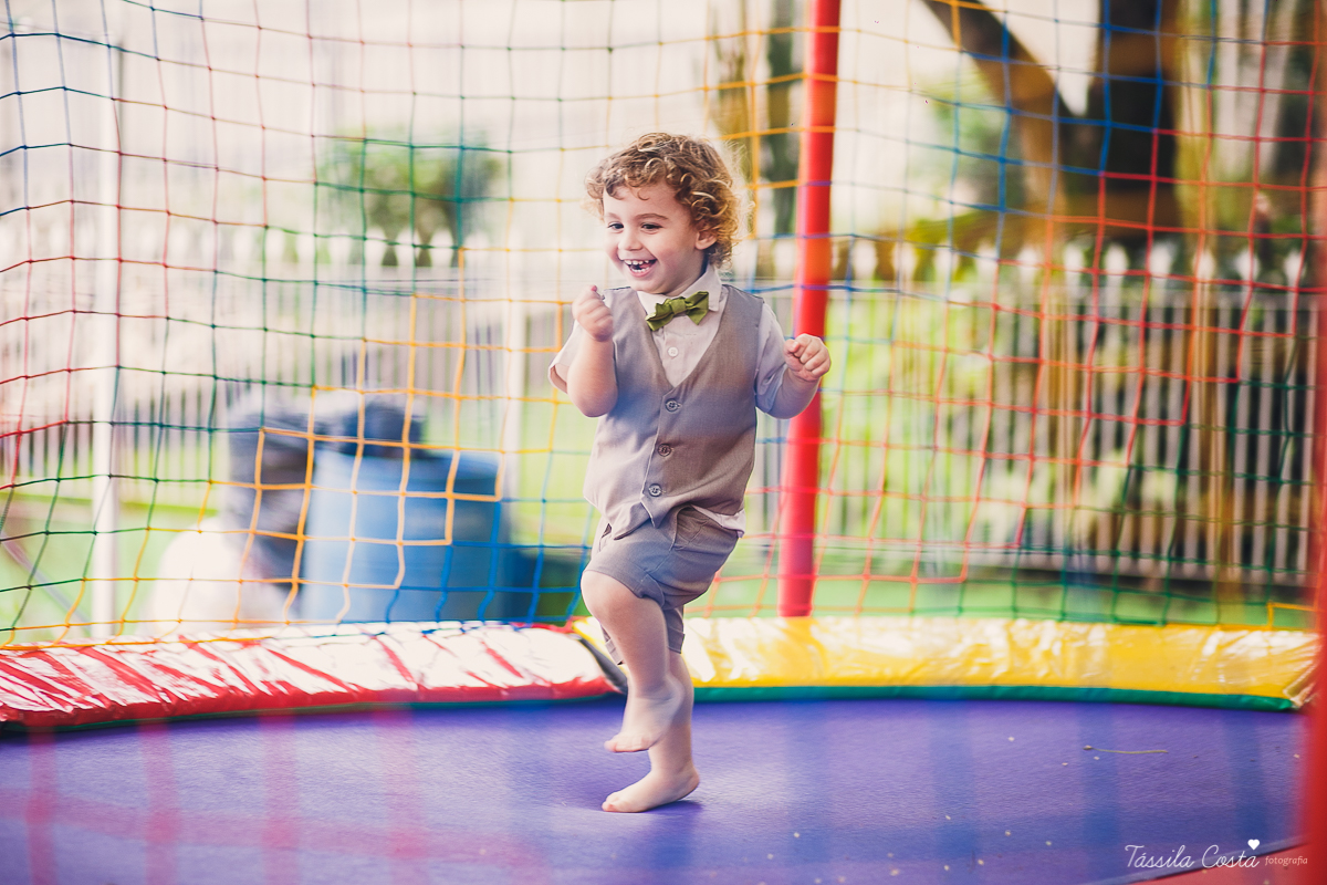 festa de menino, no tema safari, decoração infantil com luzes, miguel 2 anos, filho da cerimonialista daieny fasolo, 2 anos, festa safari, tássila costa