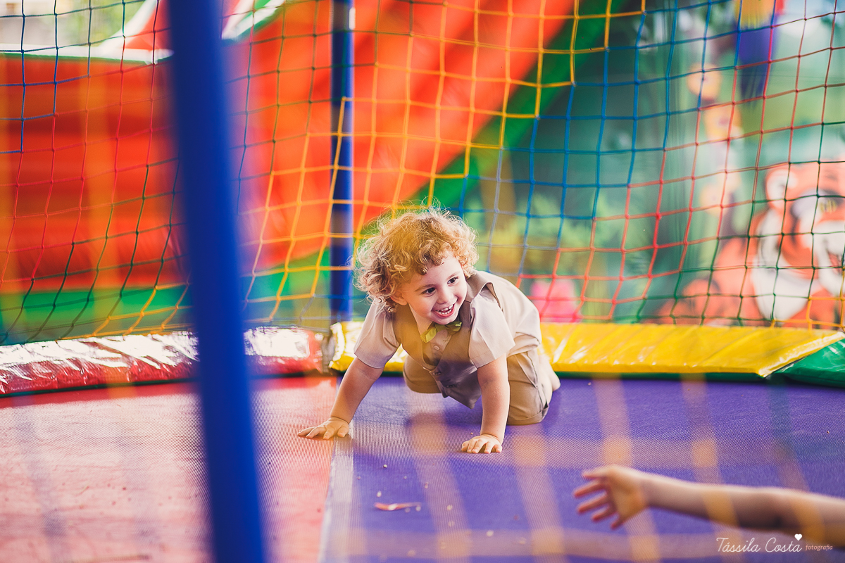festa de menino, no tema safari, decoração infantil com luzes, miguel 2 anos, filho da cerimonialista daieny fasolo, 2 anos, festa safari, tássila costa