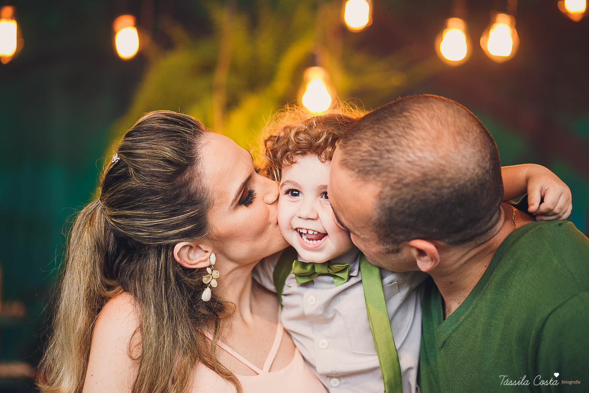 festa de menino, no tema safari, decoração infantil com luzes, miguel 2 anos, filho da cerimonialista daieny fasolo, 2 anos, festa safari, tássila costa